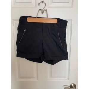 Athleta Trekkie shorts 4”